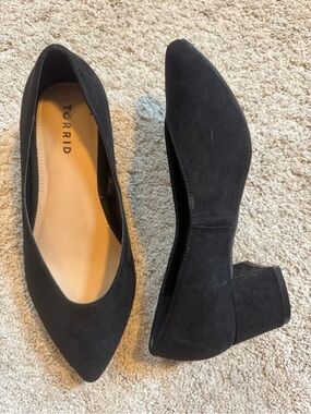 Torrid Pointed Toe Block Heel Pump Sz 8 WW